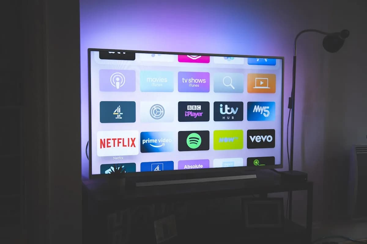 Smart TV LG 55" 4K UHD 2023 — Vendo por Mudanza
